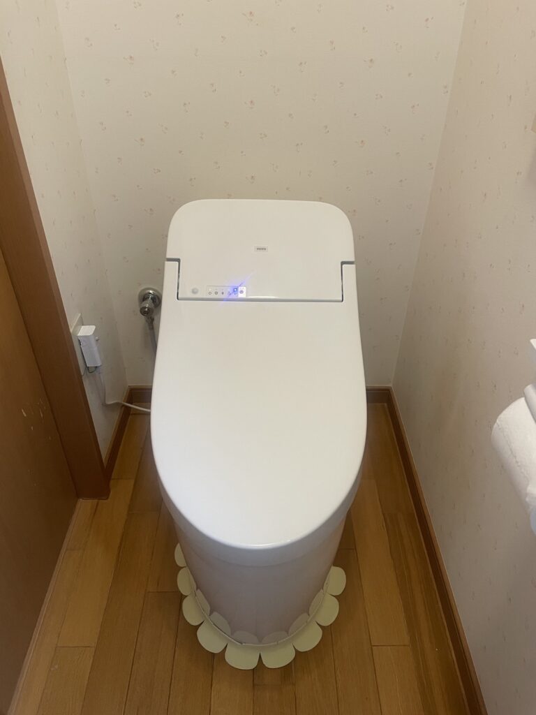 コンパクトで、キレイが続く機能満載のトイレに交換♪